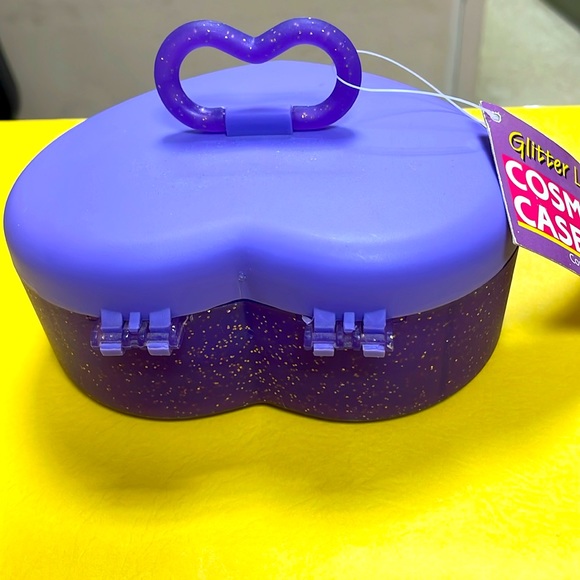 **SOLD** NWT GLITTER LOOKS HEART Cosmetic Case - Picture 5 of 6